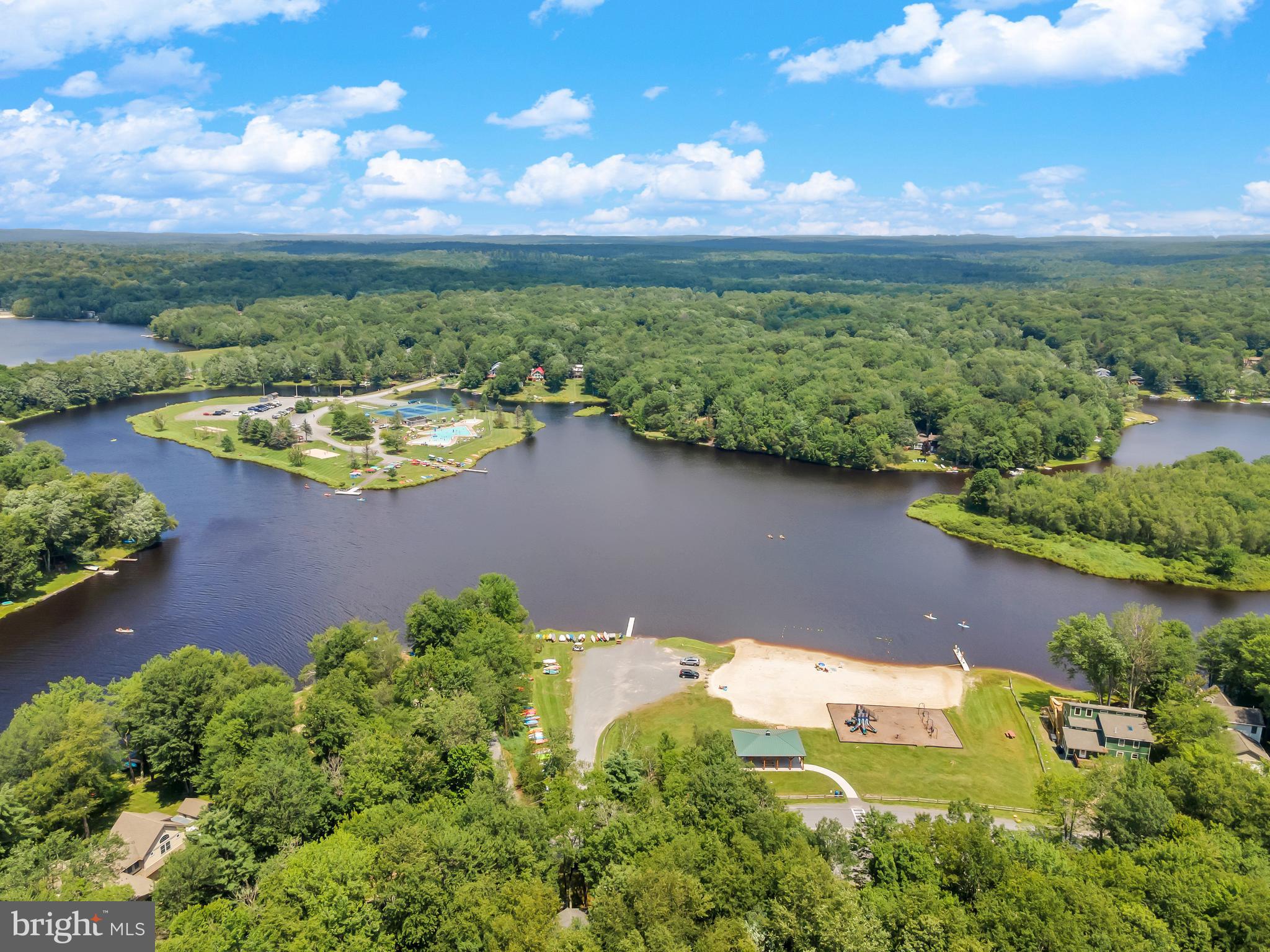 ARROWHEAD  LAKES - Residential