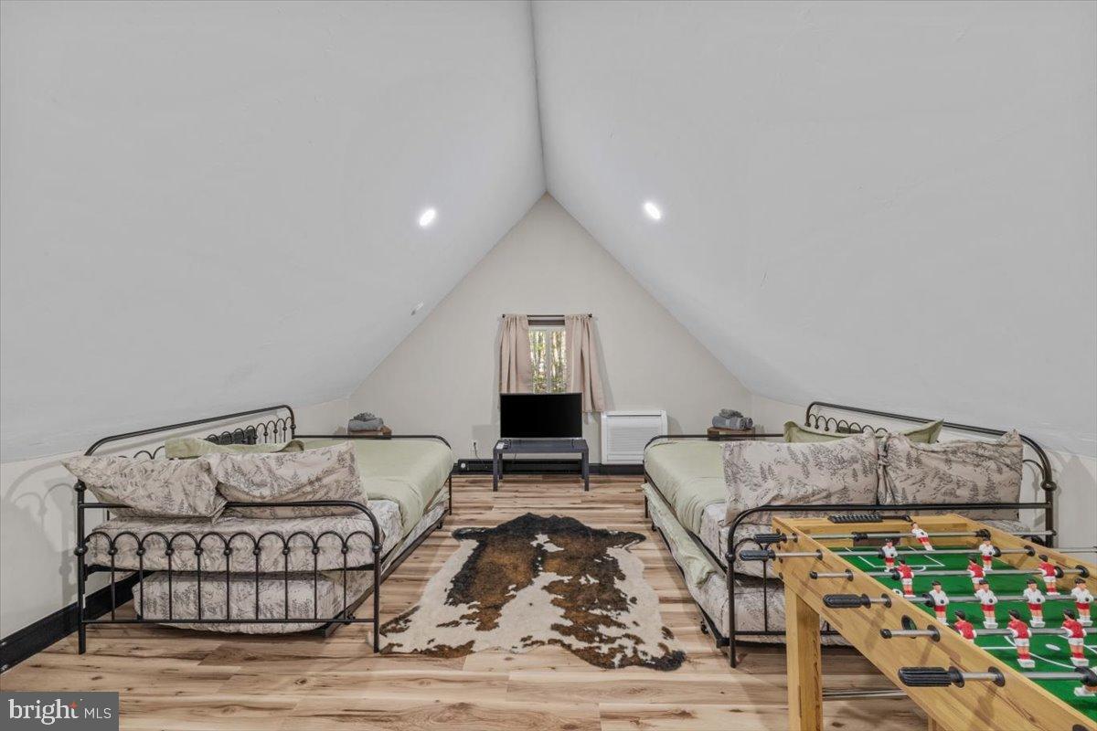 ARROWHEAD  LAKES - Residential