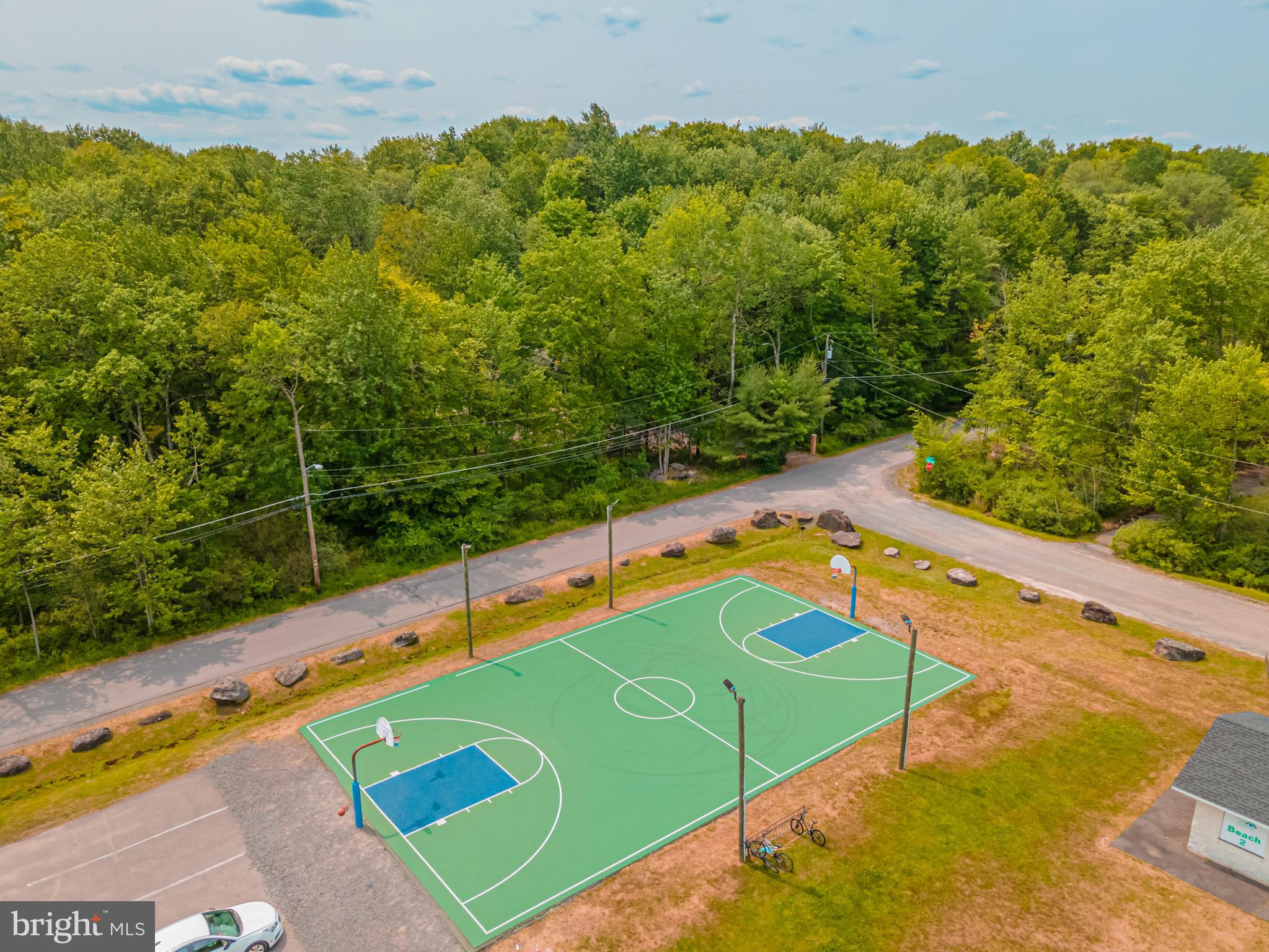 ARROWHEAD  LAKES - Residential