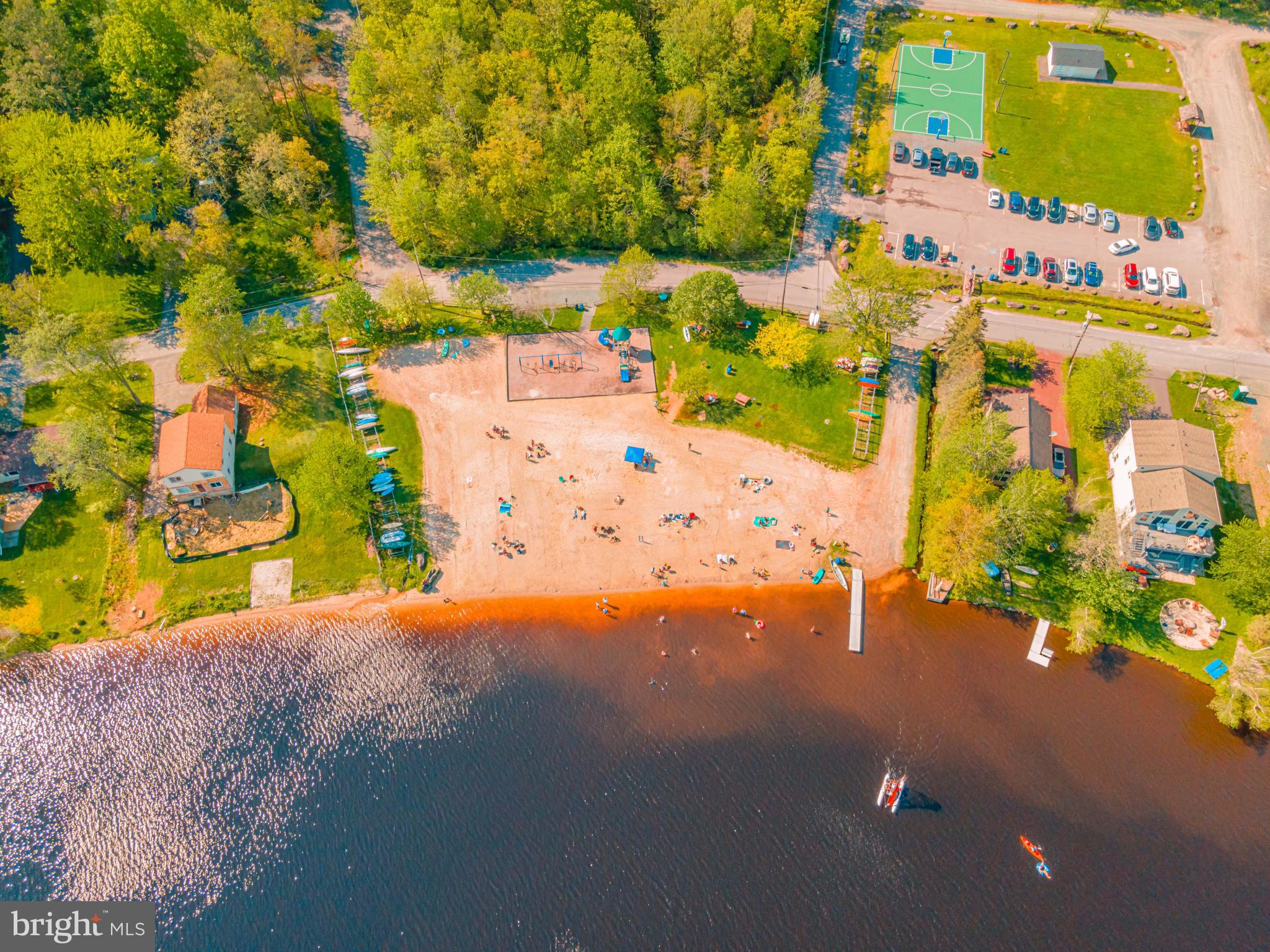 ARROWHEAD  LAKES - Residential