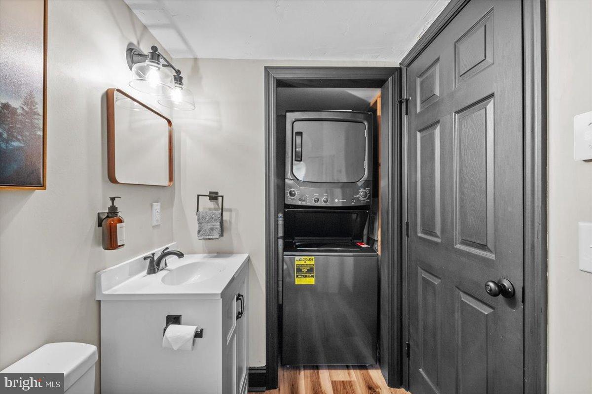 ARROWHEAD  LAKES - Residential