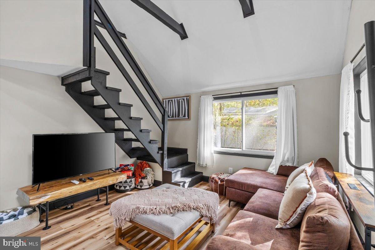 ARROWHEAD  LAKES - Residential