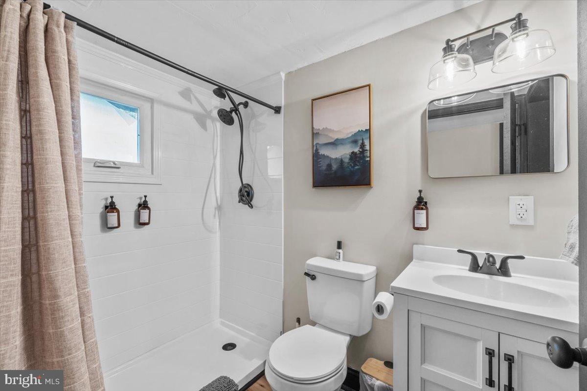 ARROWHEAD  LAKES - Residential