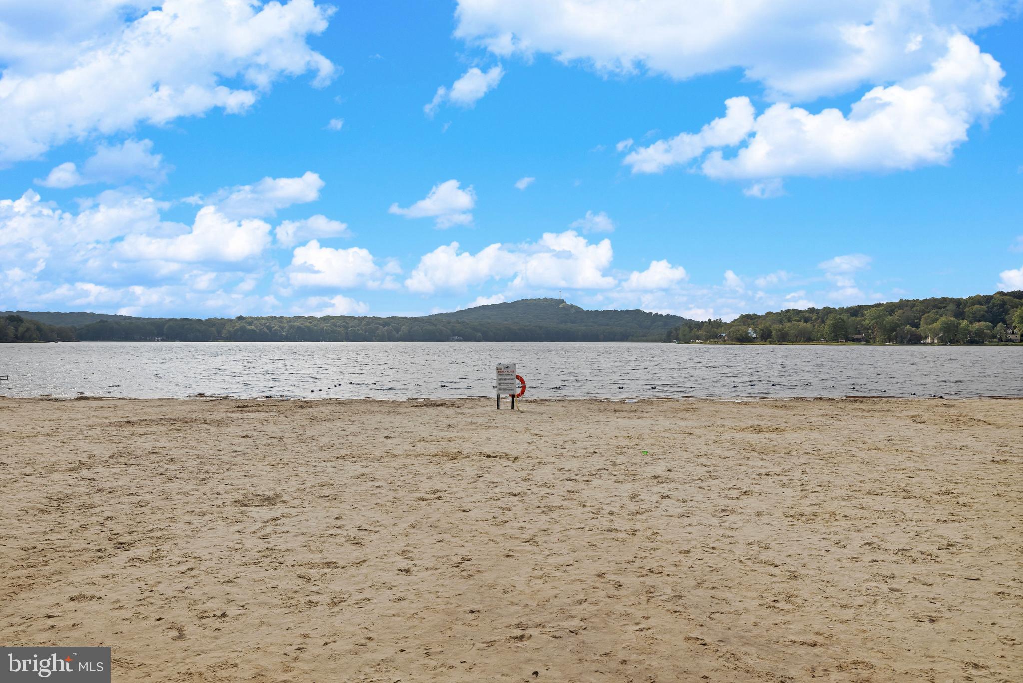 ARROWHEAD  LAKES - Residential