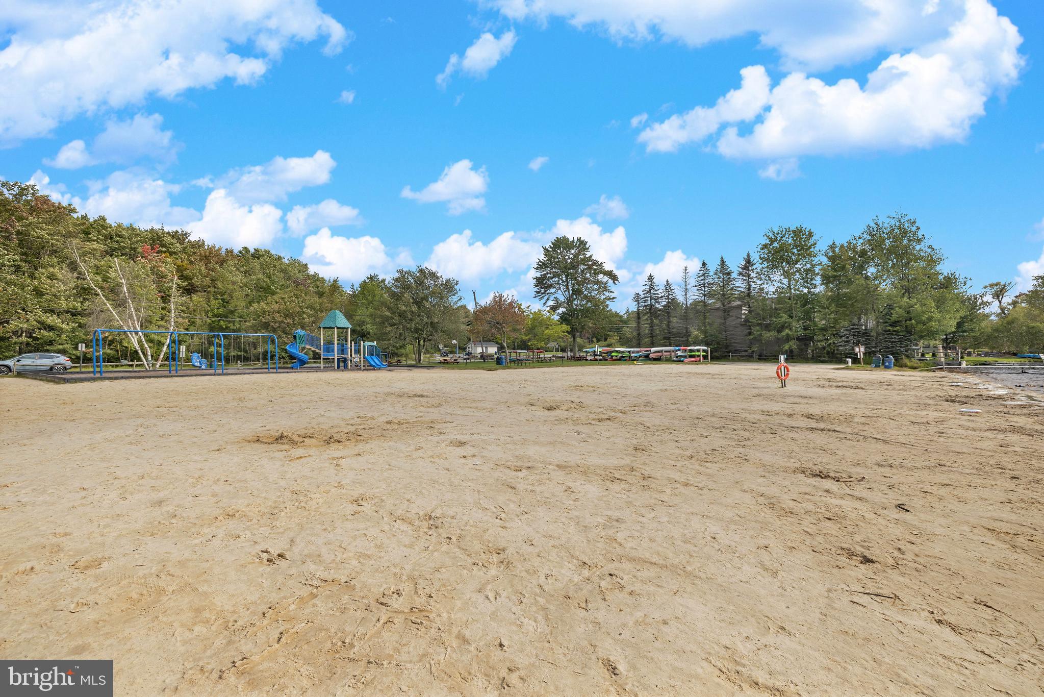 ARROWHEAD  LAKES - Residential