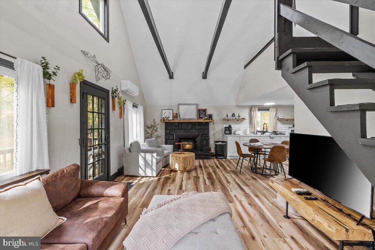 ARROWHEAD  LAKES - Residential