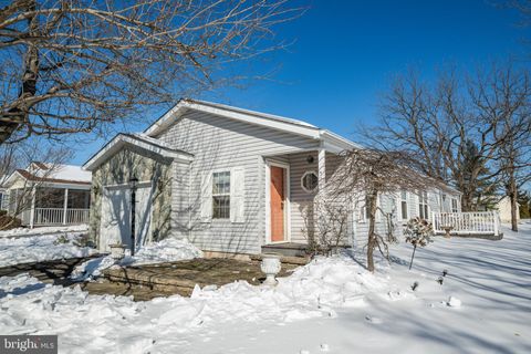 Mobile Home For Sale - 524 Butternut Court<br/> NEW HOPE, PA 18938