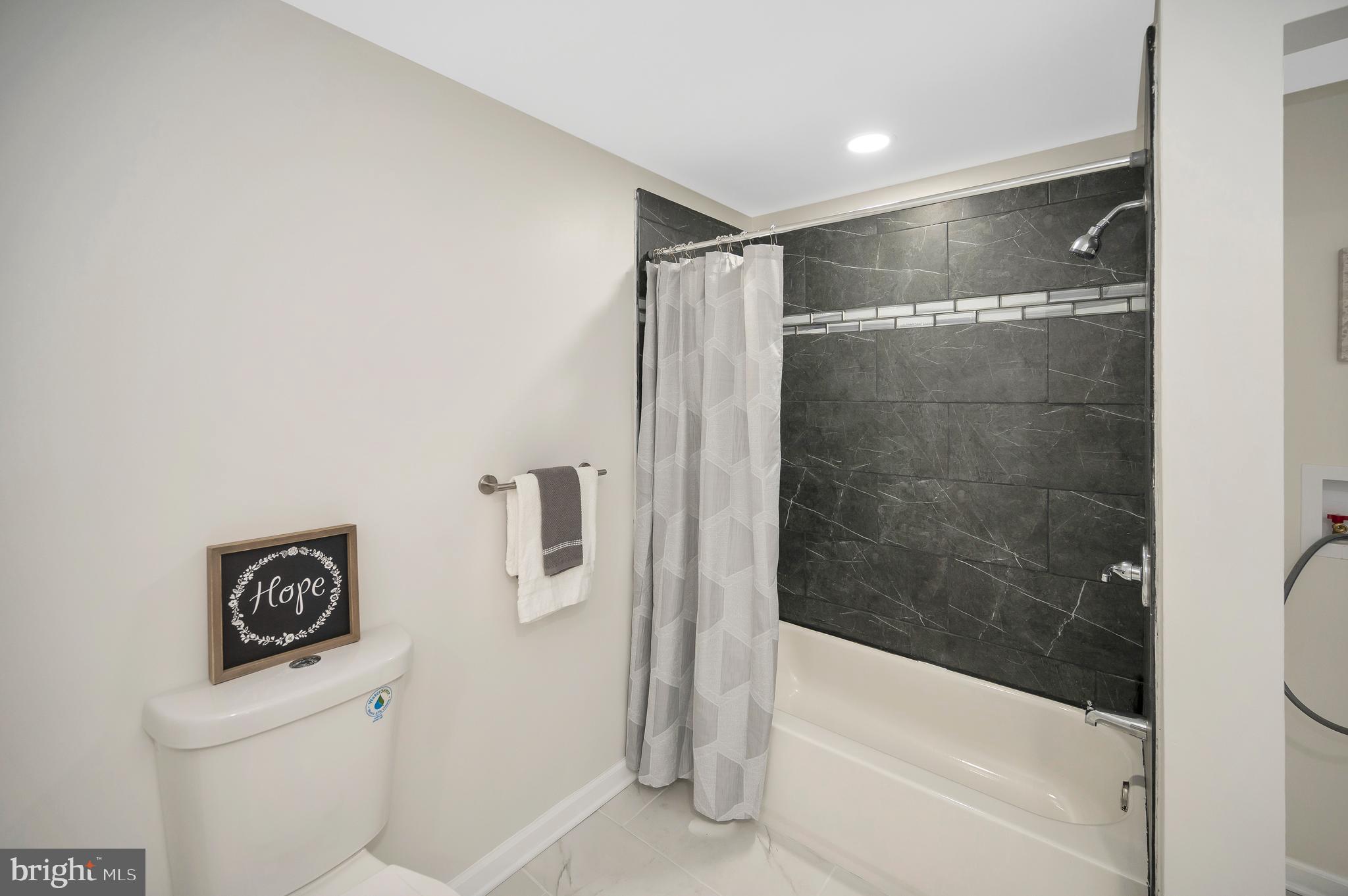 NORTHRIDGE - Residential