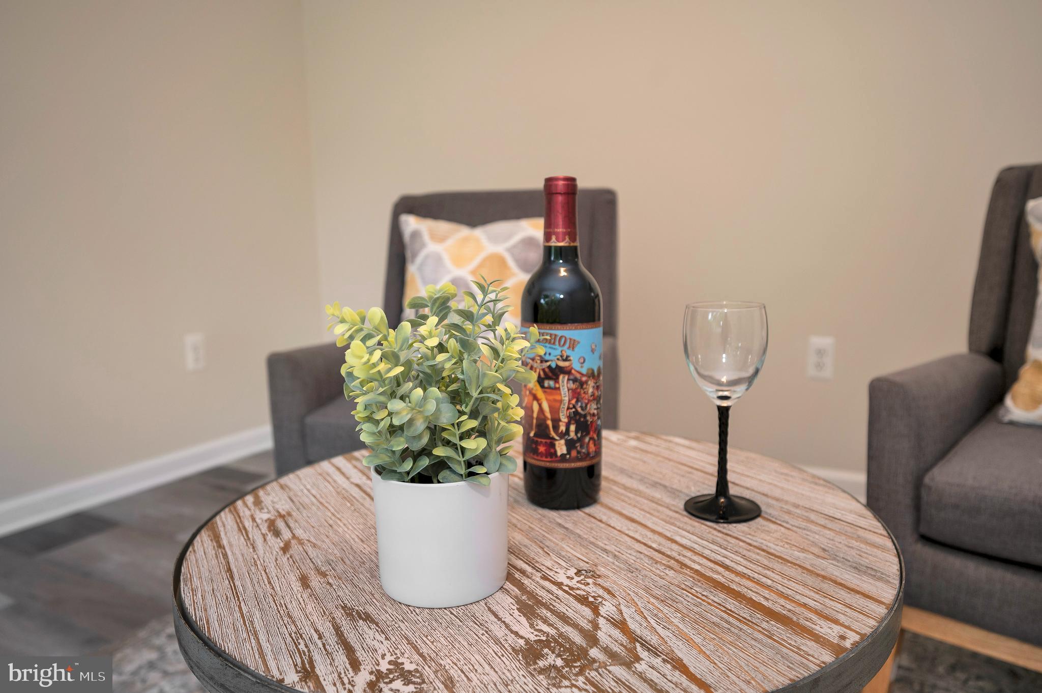 NORTHRIDGE - Residential