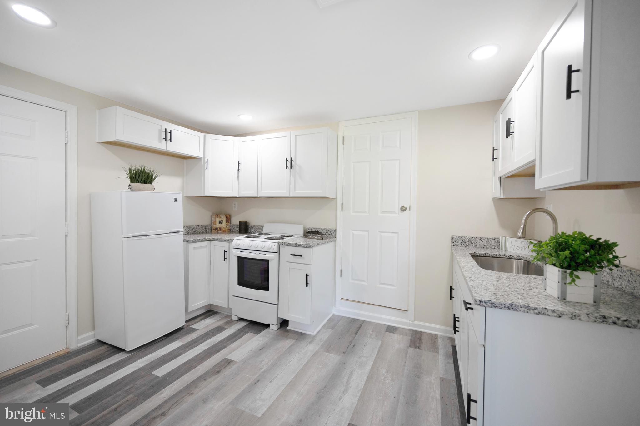 NORTHRIDGE - Residential