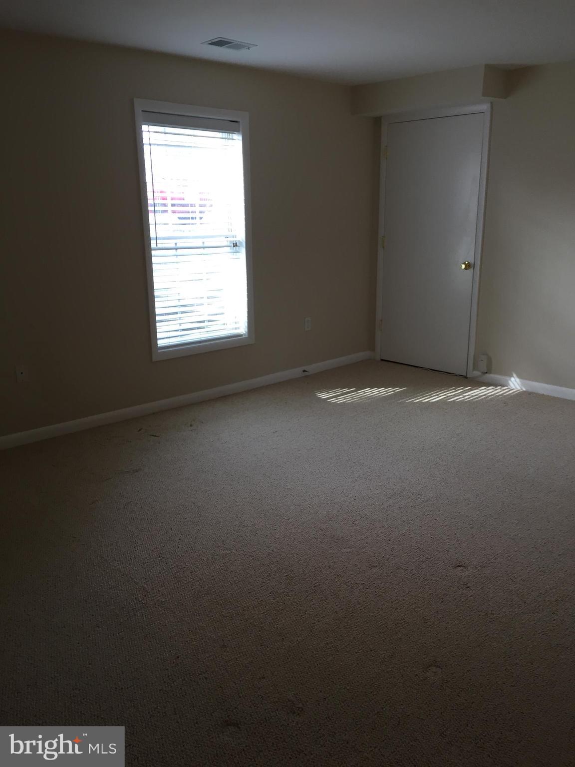 BROYHILLS MCLEAN ESTATES - Residential Lease