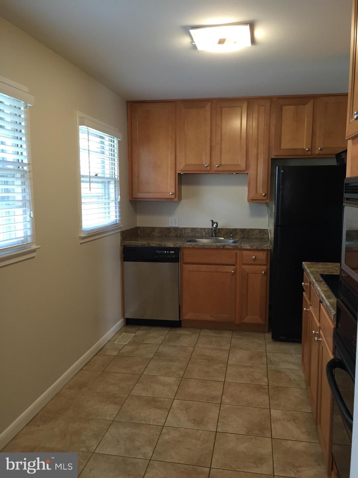 BROYHILLS MCLEAN ESTATES - Residential Lease