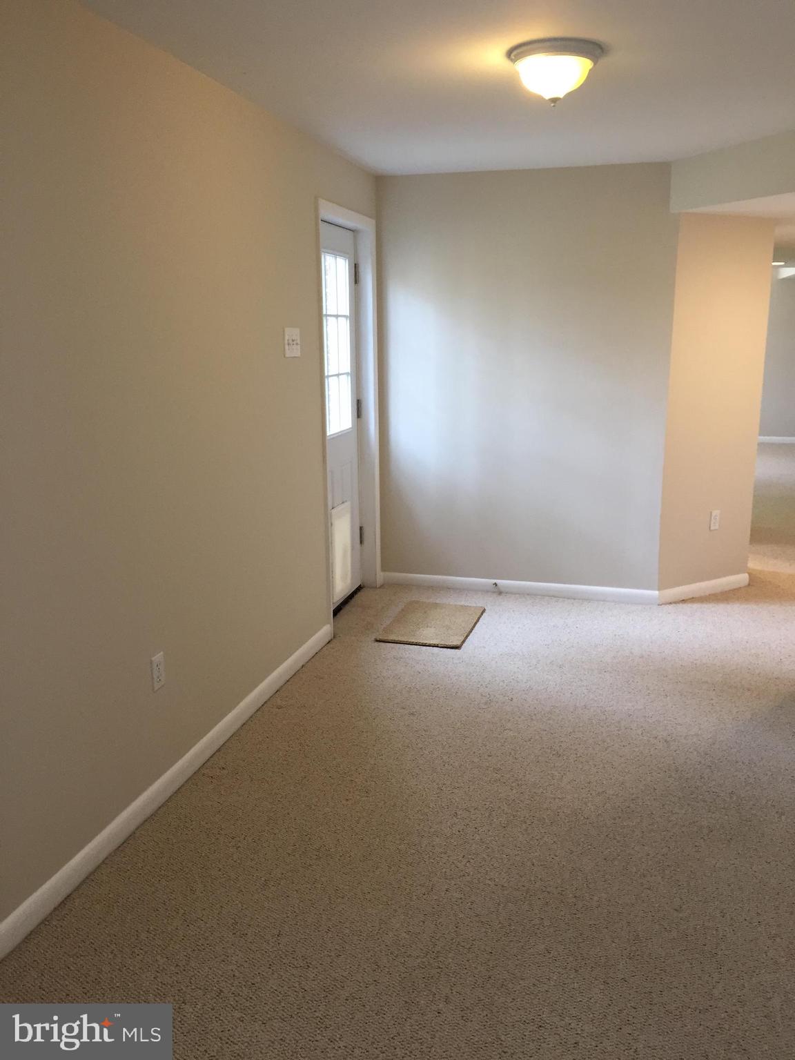 BROYHILLS MCLEAN ESTATES - Residential Lease