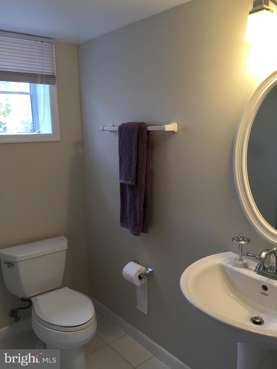 BROYHILLS MCLEAN ESTATES - Residential Lease