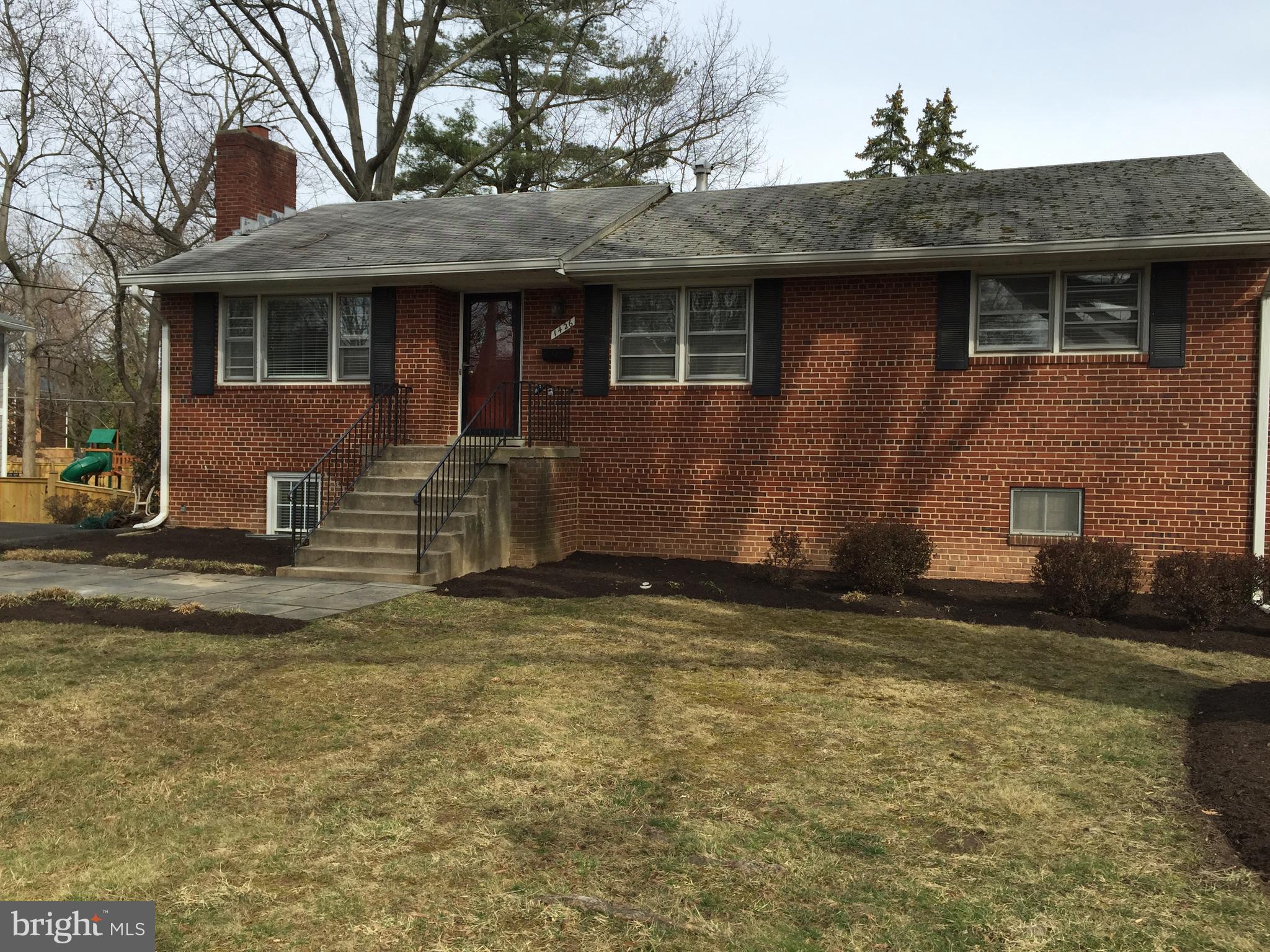 BROYHILLS MCLEAN ESTATES - Residential Lease