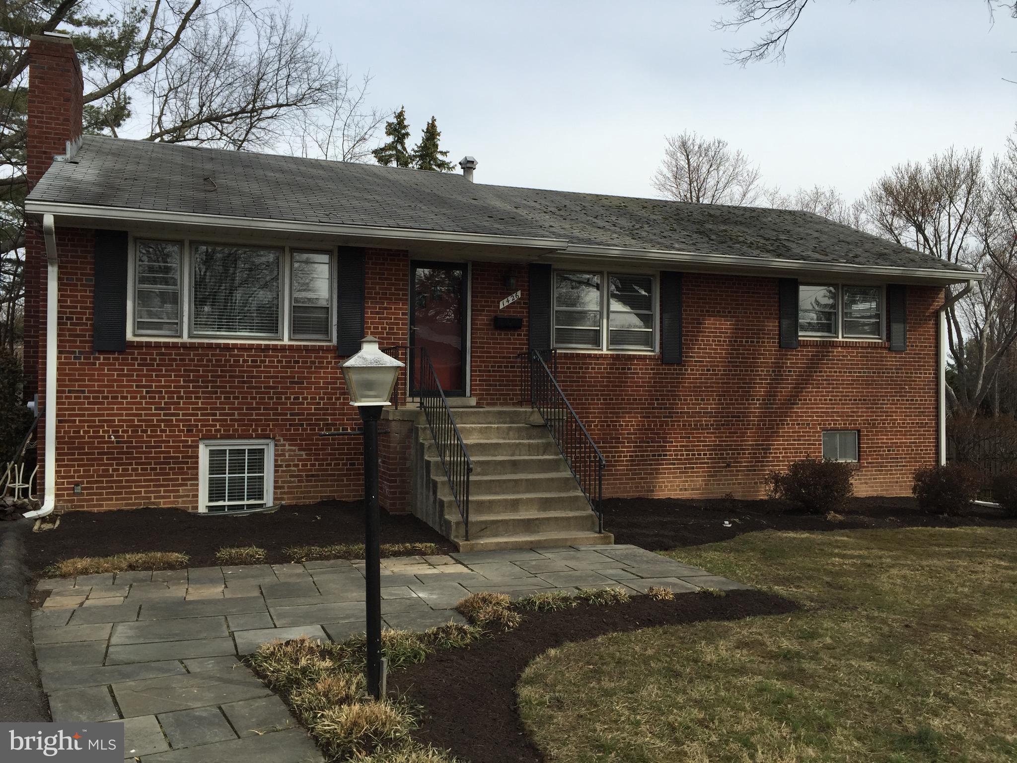 BROYHILLS MCLEAN ESTATES - Residential Lease