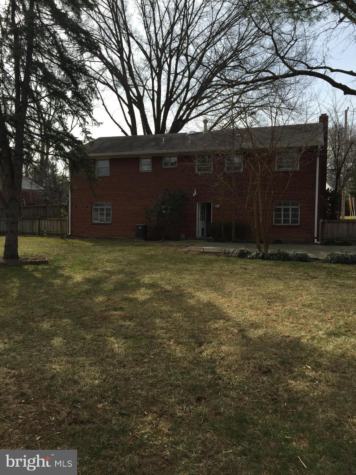 BROYHILLS MCLEAN ESTATES - Residential Lease