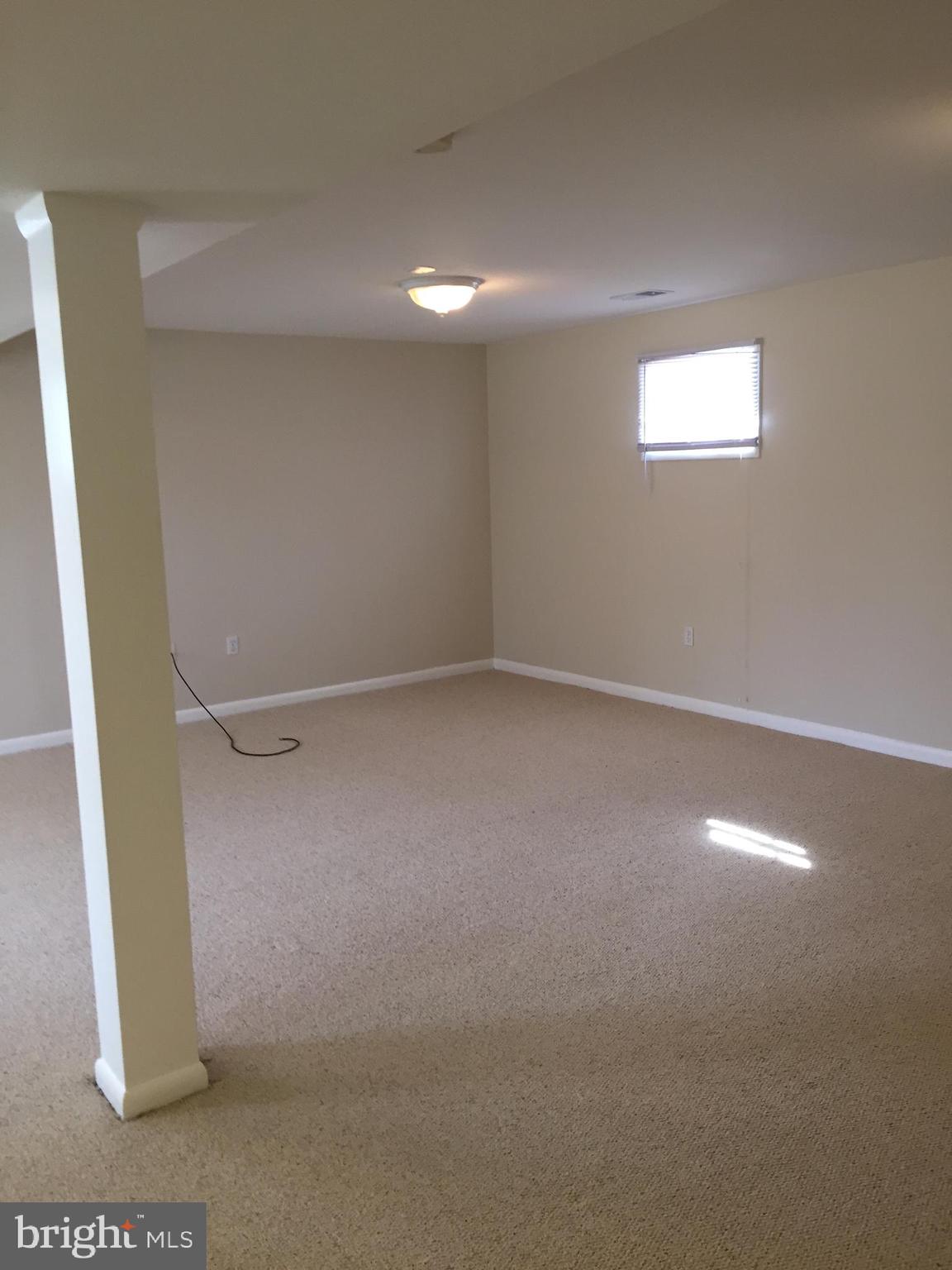 BROYHILLS MCLEAN ESTATES - Residential Lease