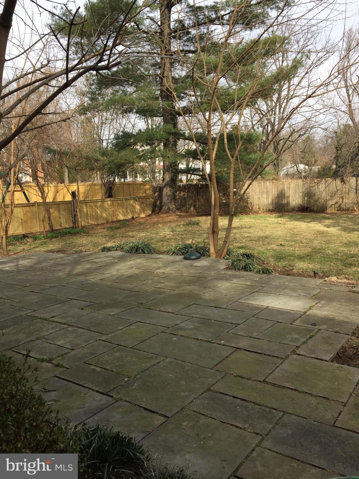 BROYHILLS MCLEAN ESTATES - Residential Lease