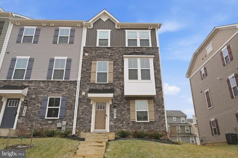 Townhouse For Sale - 8437 Hamlin Street<br/> LANHAM, MD 20706