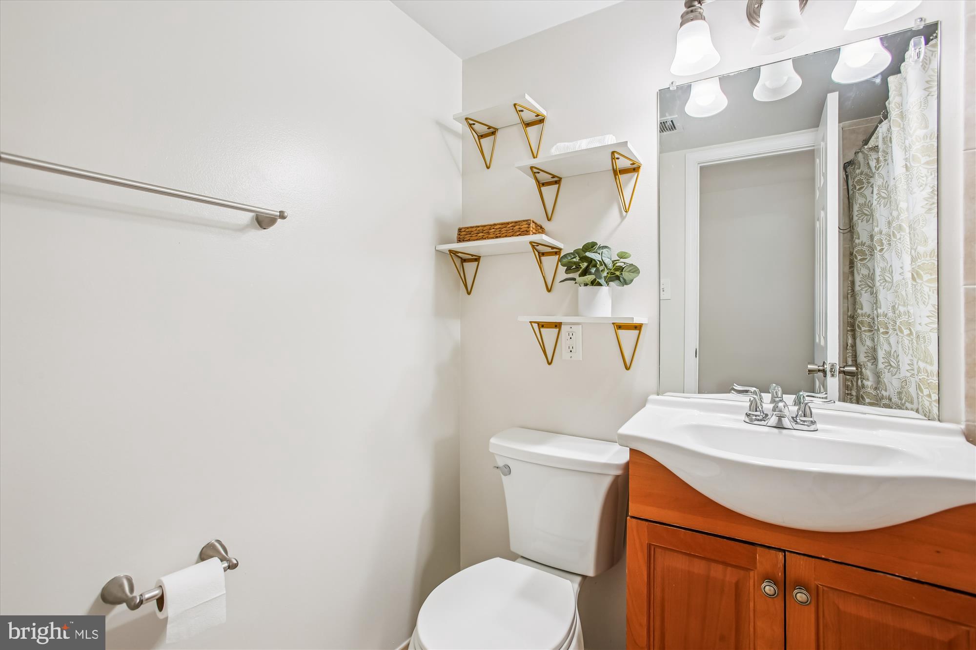 DUNN LORING VILLAGE - Residential