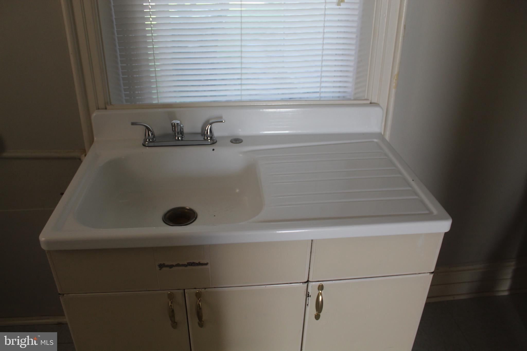 165 SUMMIT AVENUE APT 2