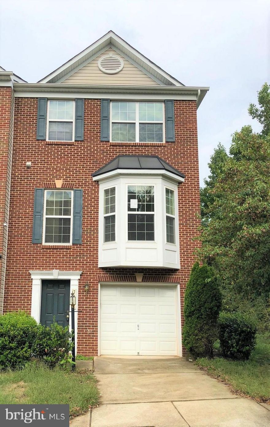 ONE OF A KIND!! Fabulous 3-story fully finished end unit townhome in exclusive area. Enter the house to gleaming hardwood flooring entrace, Fabulous family room or recreation room with FP, with a walk out level and entrance to garage to shelter your car from the  weather. Your main level features a beautiful gourmet kitchen with  brand new appliances and granite ,42" cabinets and  breakfast peninsula.Breakfast area with sliders leading to huge deck. Bright and Open Dining Area and Living Room comes with a bay window. Upper 2 level  features spacious bedrooms , Master suite comes with a walk in closet and master bath.Close to shops and schools. Come take a look , you will be amazed!