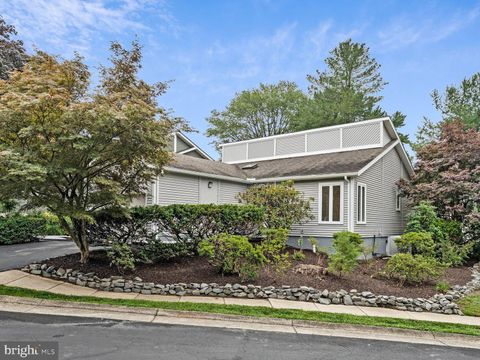 Photo of 8424 Hollis Lane, VIENNA, VA 22182 (MLS # VAFX2327036)