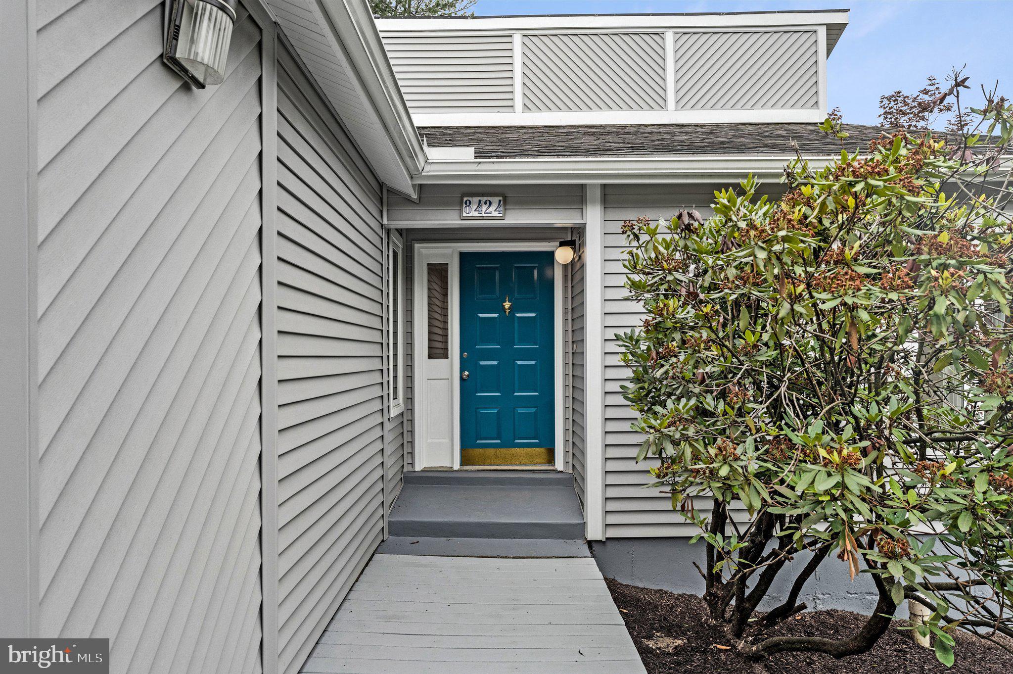 8424 HOLLIS LANE