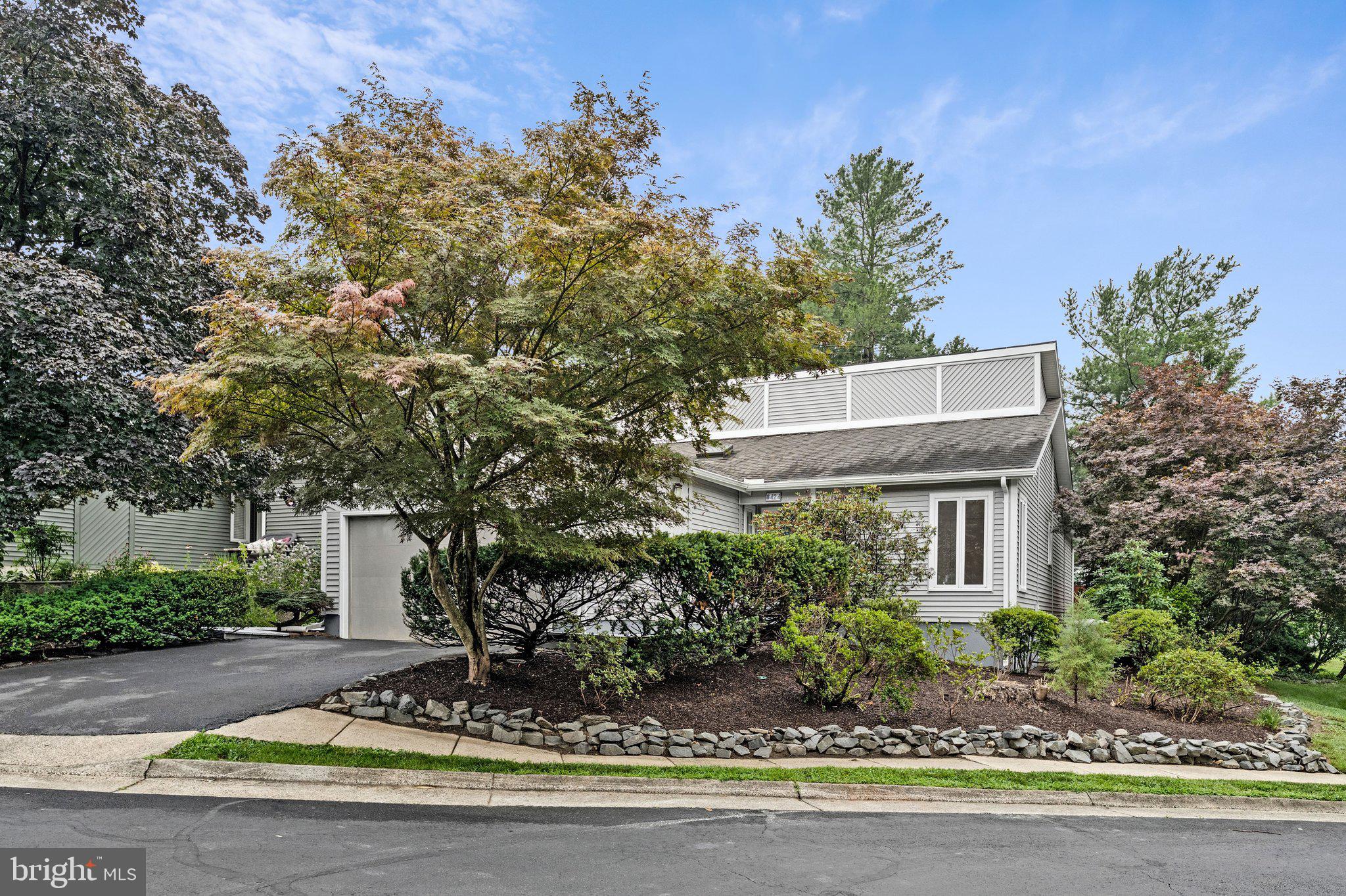 8424 HOLLIS LANE