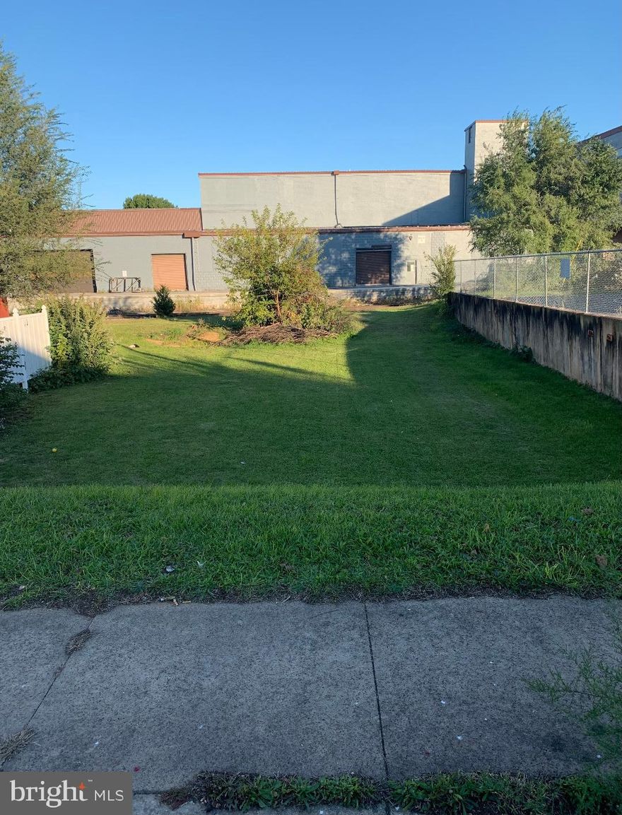 Vacant lot.  Tons of potential.  Zoned commercial general.  The person at economic development office said as of approximately March 2024 it is also allowed to be mixed use.  You could put a business and 1 or 2 unit resident.  It cannot be strictly residential.  It can be strictly commercial or mixed use.  Buyers responsible to verify from city zoning to determine usage to satisfy what they want to do with it.  Currently not hooked up to water/sewer.  Water/sewer hookup fees would be buyer responsibility if and when they want to connect.