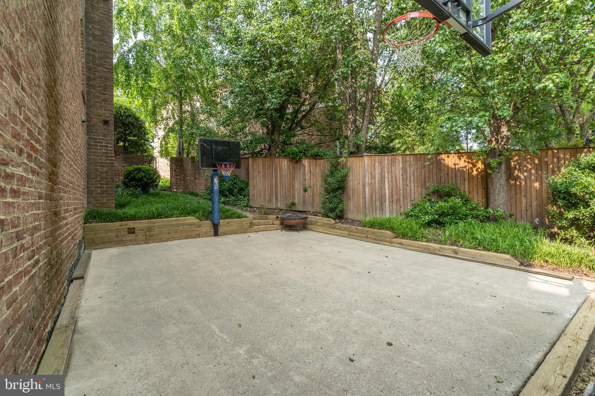 WESTMORELAND HILLS - Residential