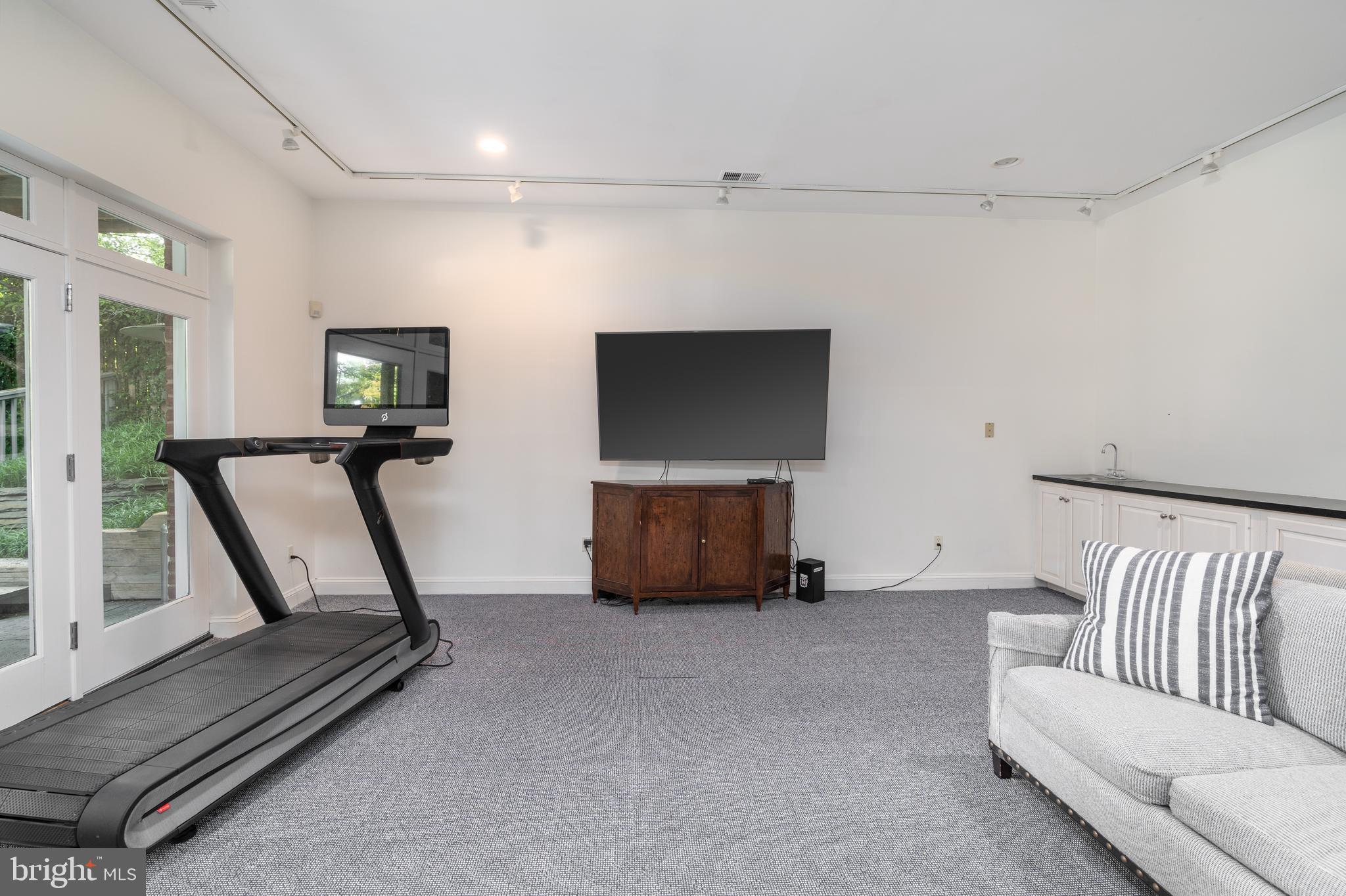 WESTMORELAND HILLS - Residential