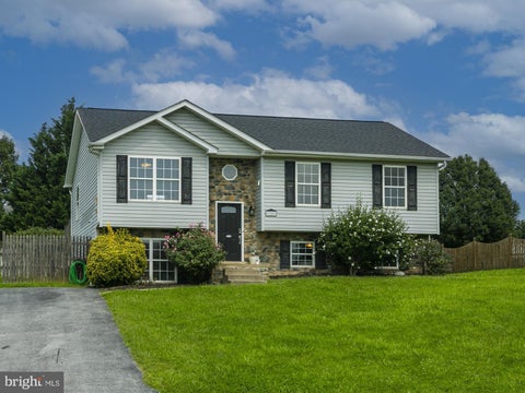 Homes For Sale - 28 Roger Court<br/> RANSON, WV 25438