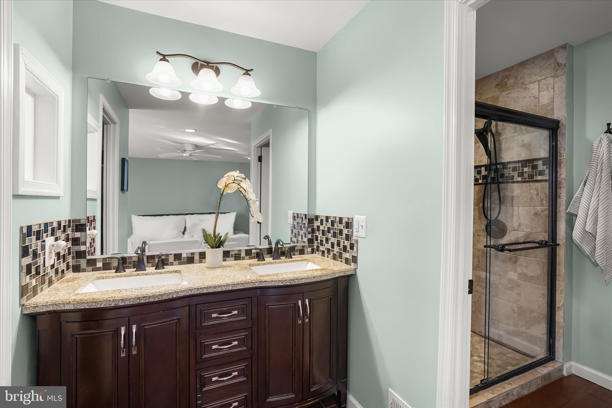 OAK TREE - Residential