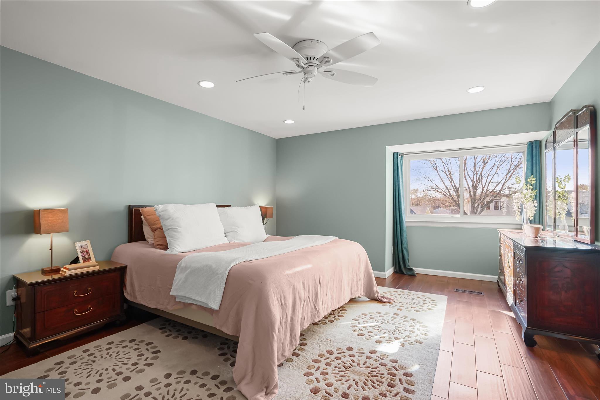 OAK TREE - Residential