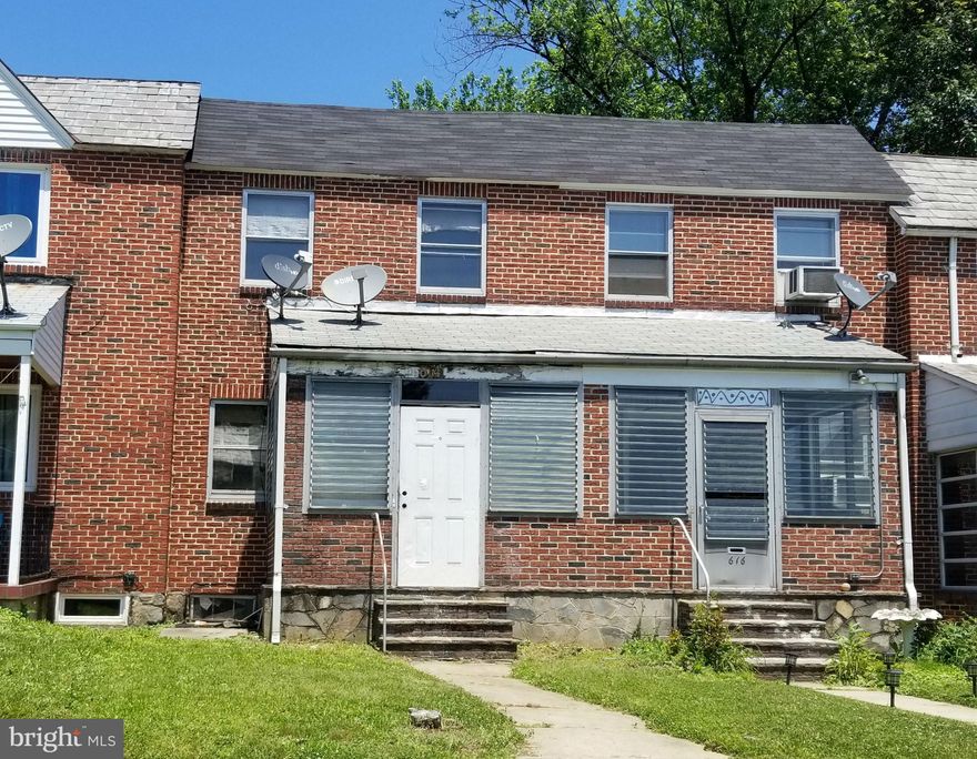 Great chance to own this value priced home in Brooklyn neighborhood. Enjoy the nice room sizes, hardwood floors, separate dining area and spacious rear yard. Home is conveniently located near schools, parks, dining and major roads.