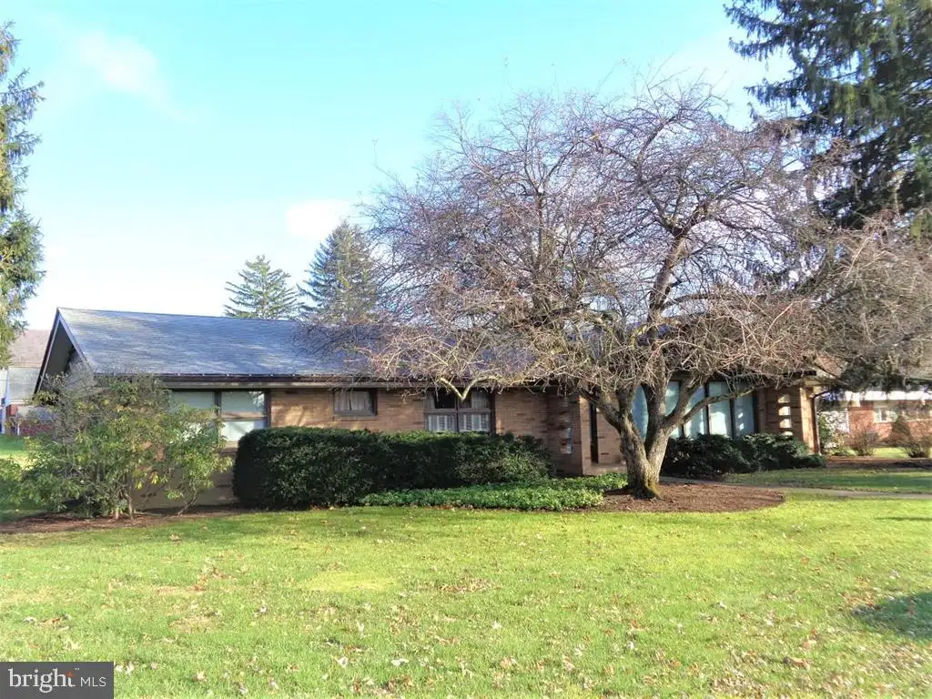8 Grand Parkway N, Lewistown, PA 17044