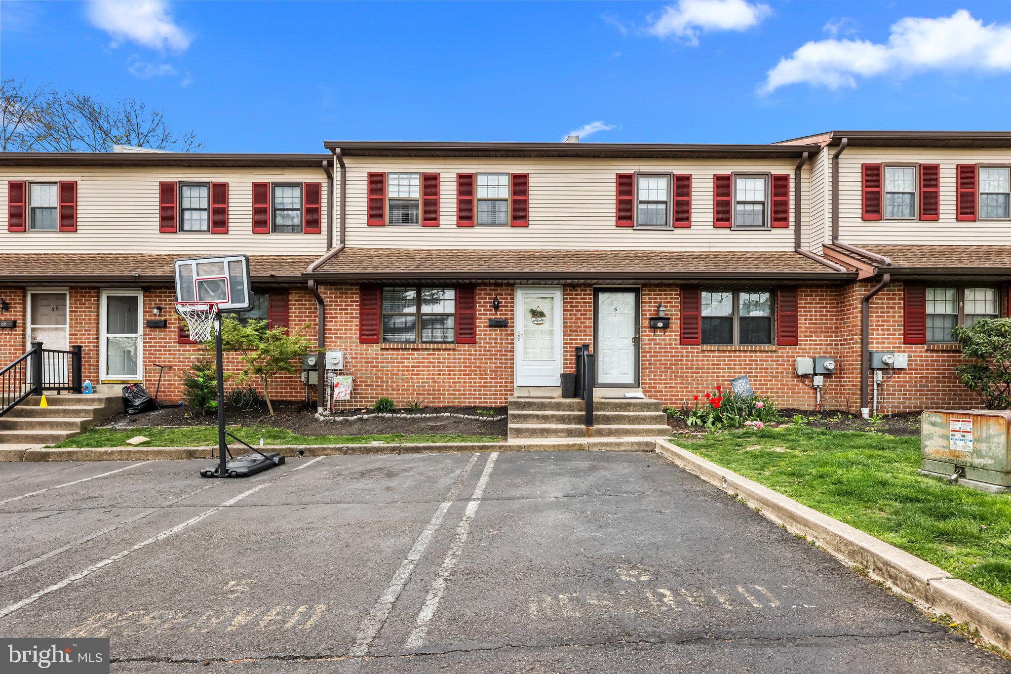 UPLAND VIL - Residential