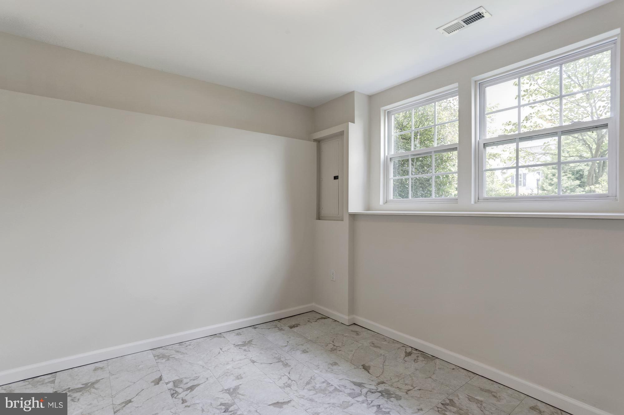 GALYN MANOR - Residential