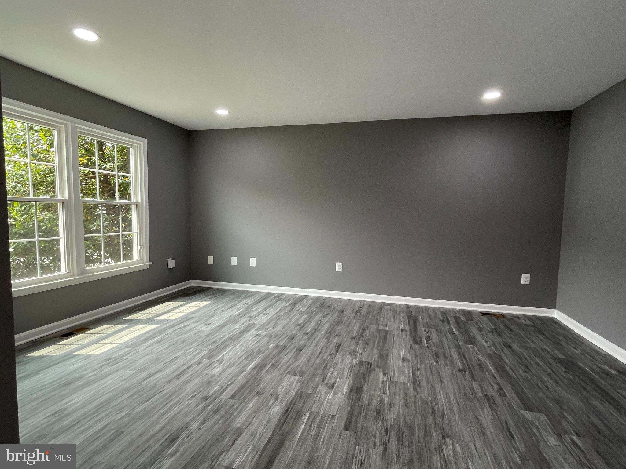 SEVEN OAKS - Residential