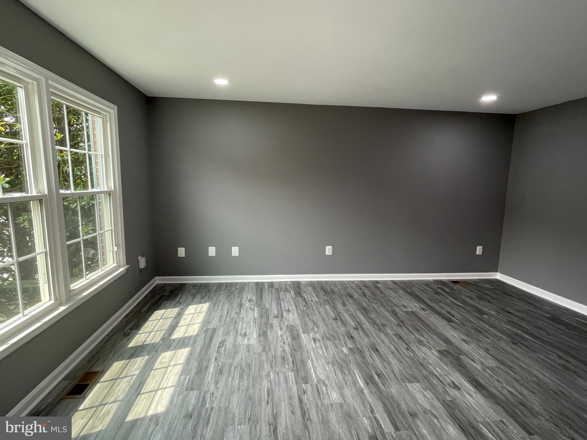 SEVEN OAKS - Residential