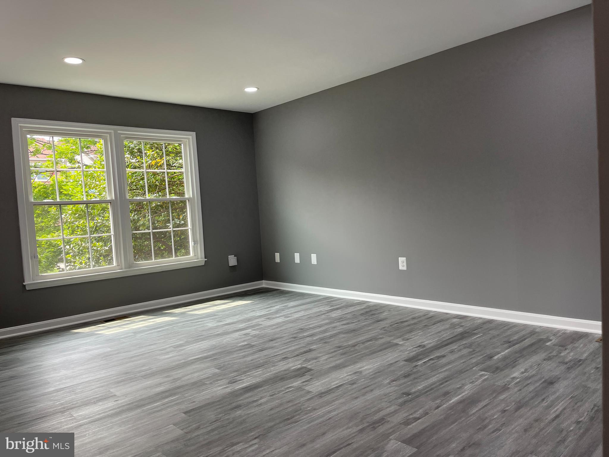 SEVEN OAKS - Residential