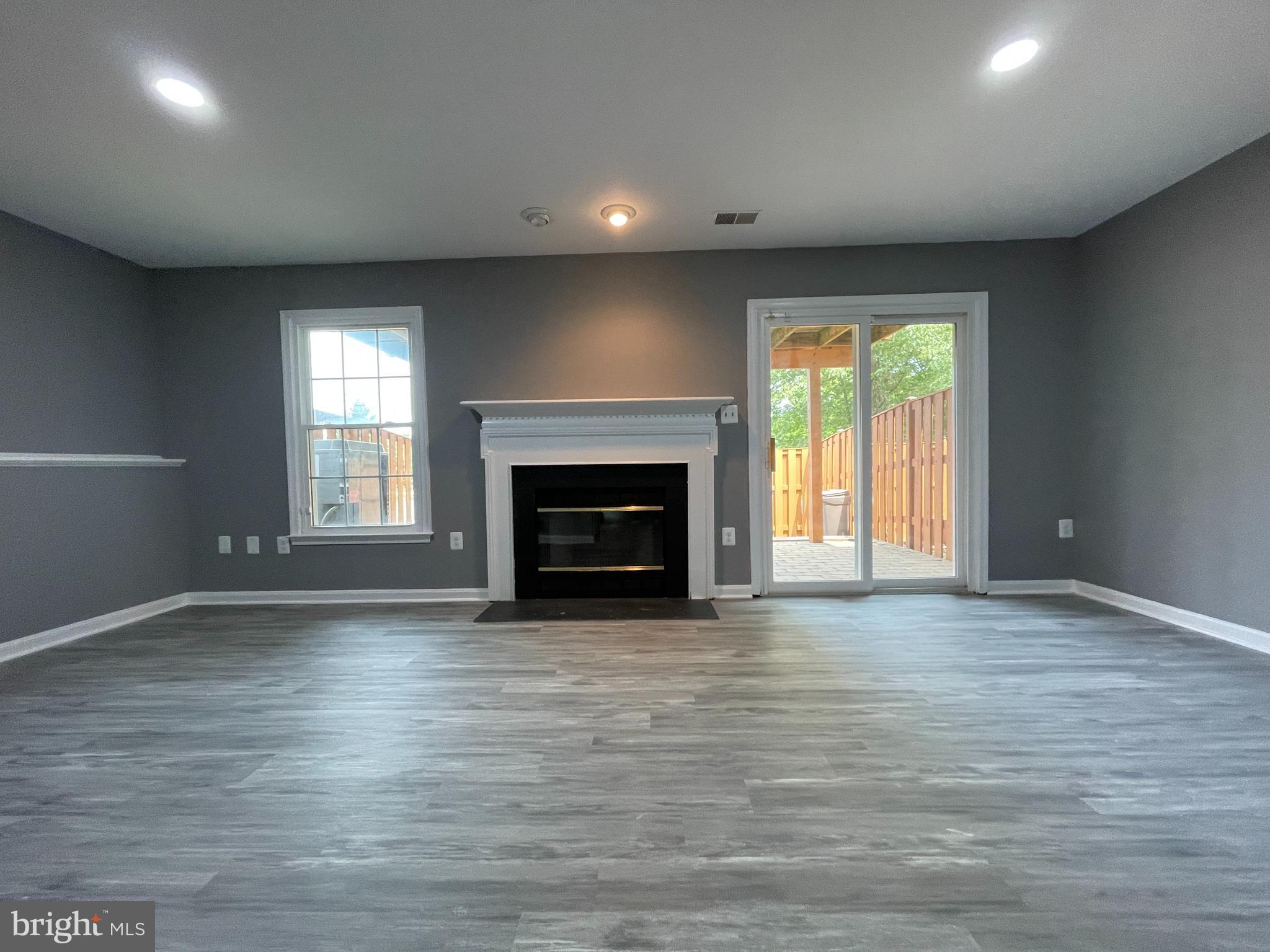 SEVEN OAKS - Residential