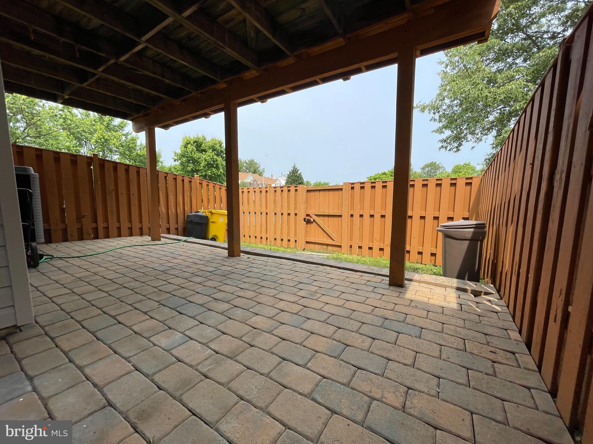 SEVEN OAKS - Residential