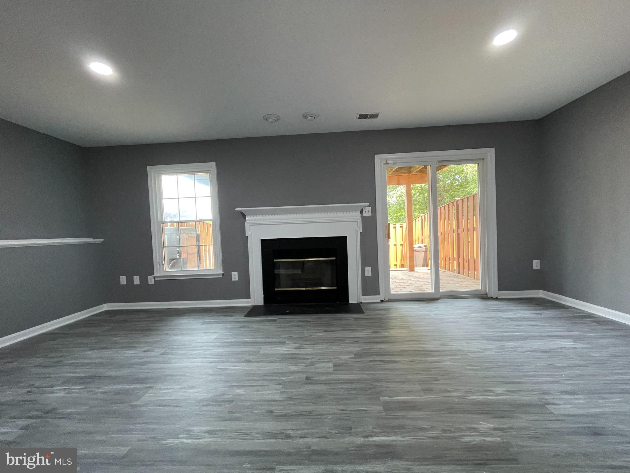 SEVEN OAKS - Residential