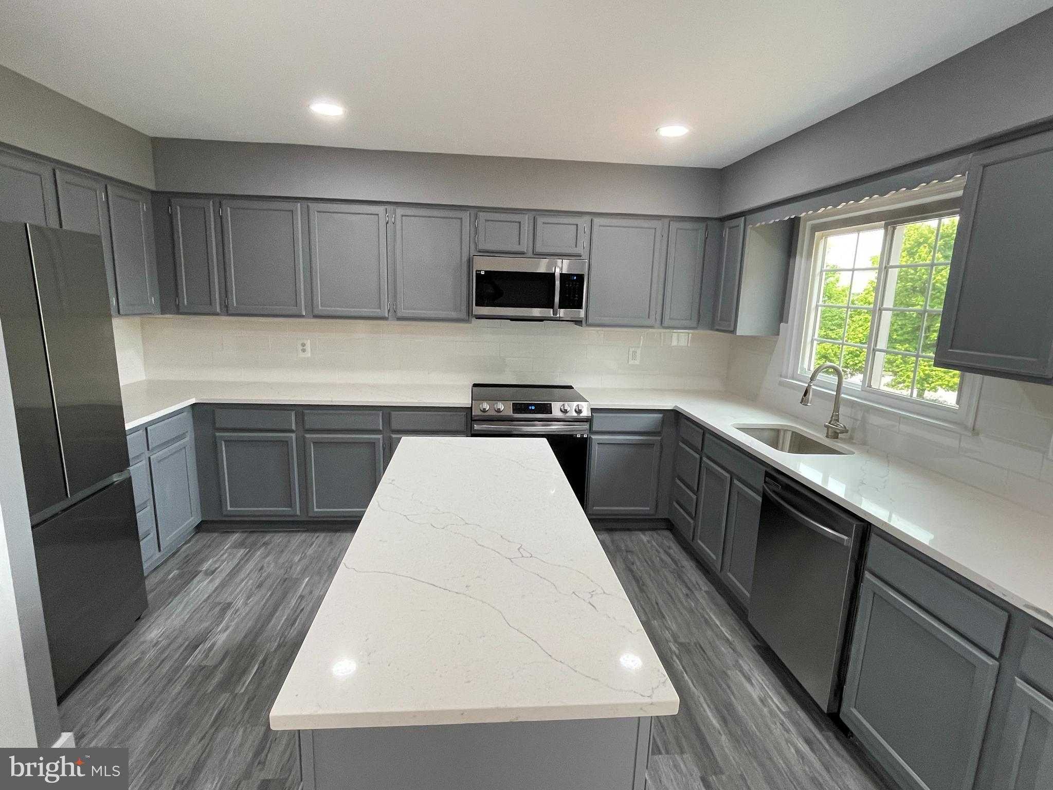 SEVEN OAKS - Residential