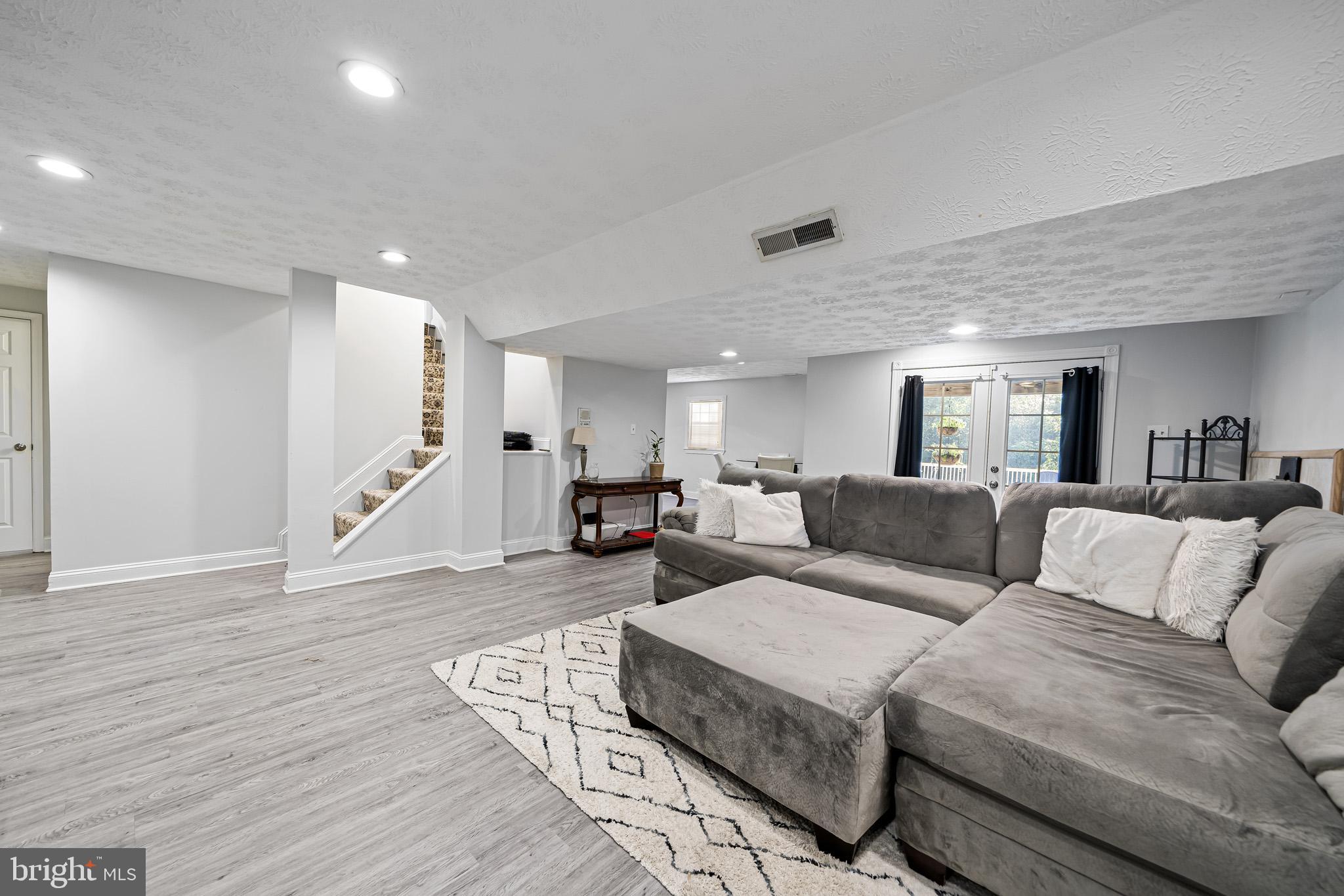 BERRY HILL MANOR - Residential