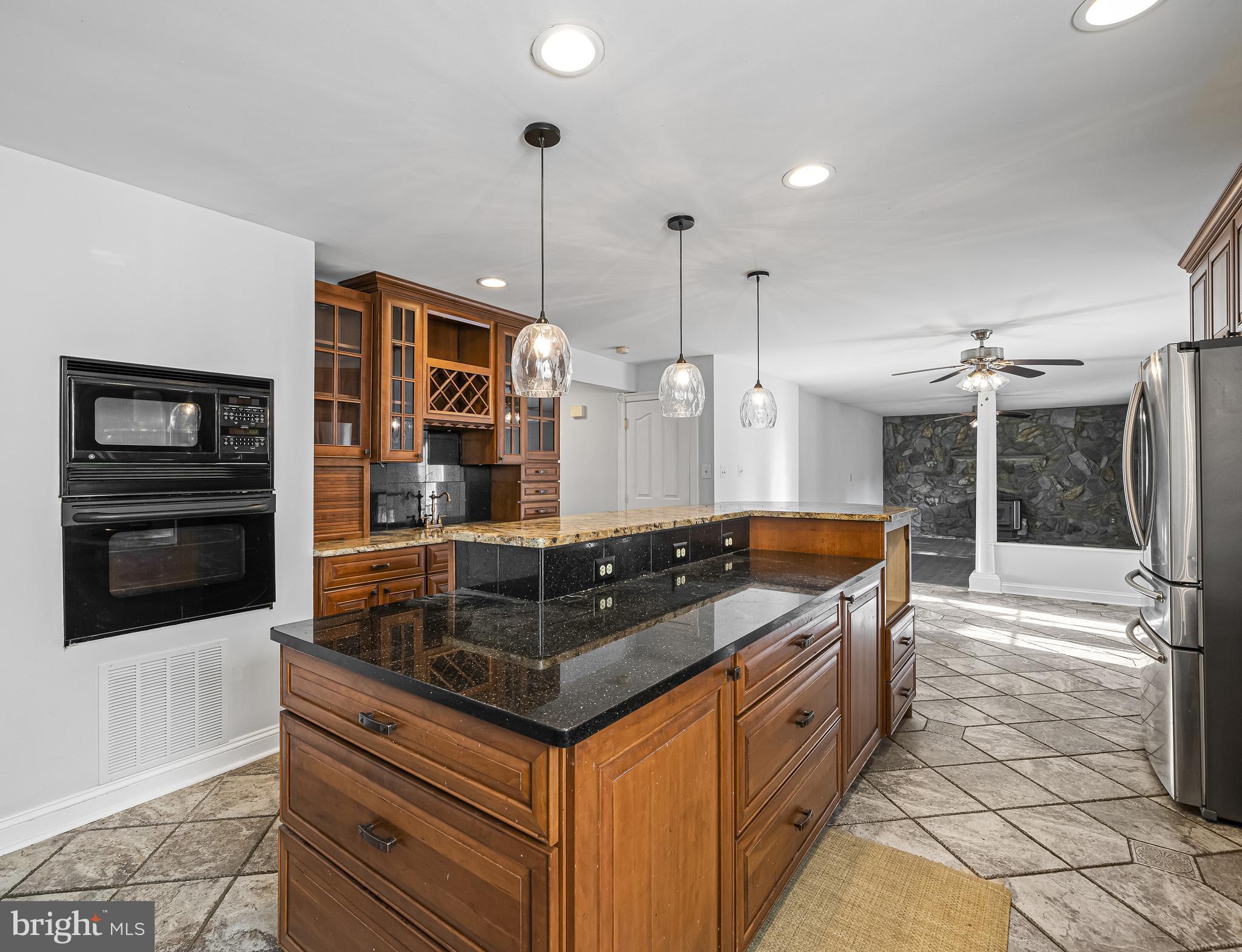 BERRY HILL MANOR - Residential