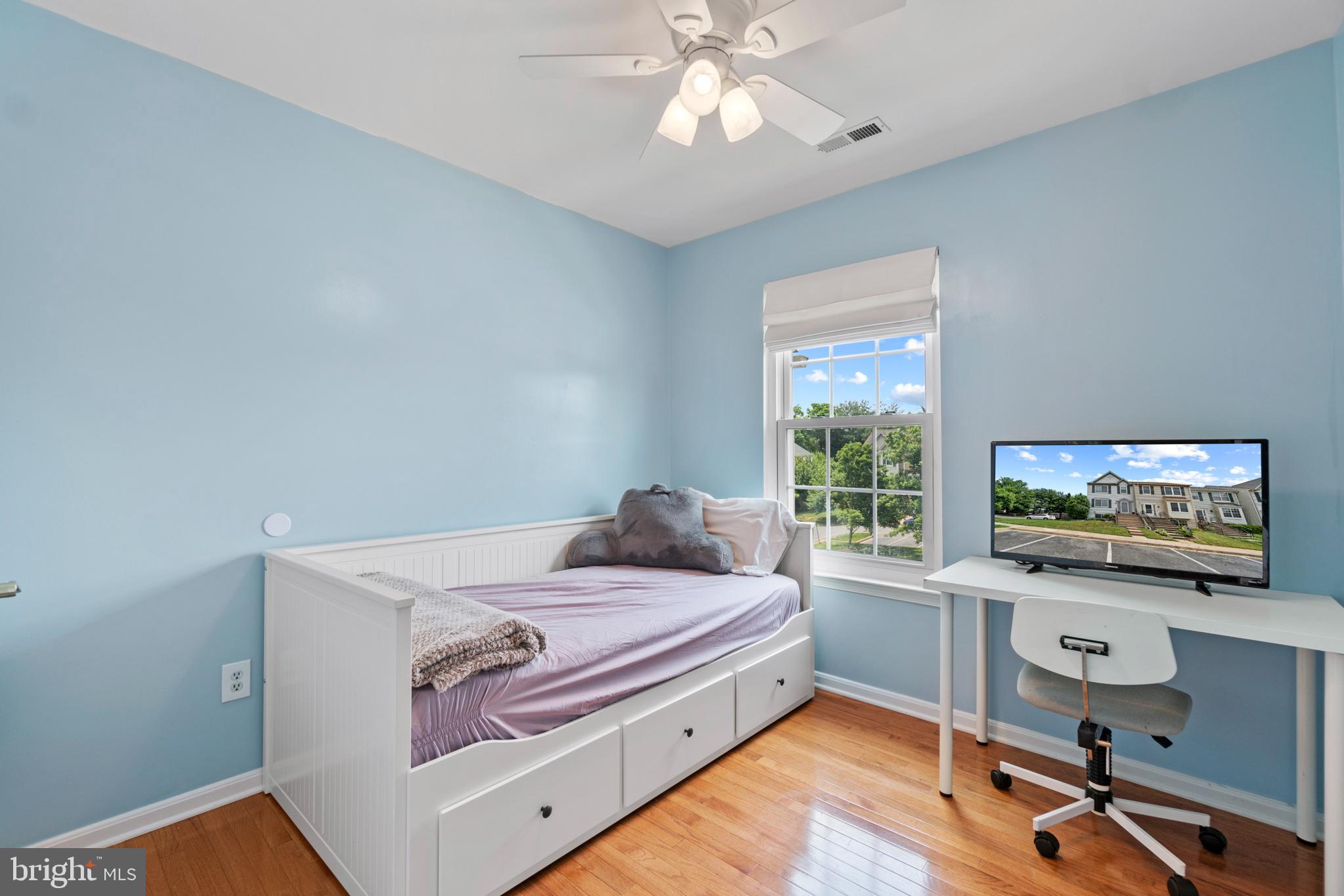 ENGLAND RUN - Residential